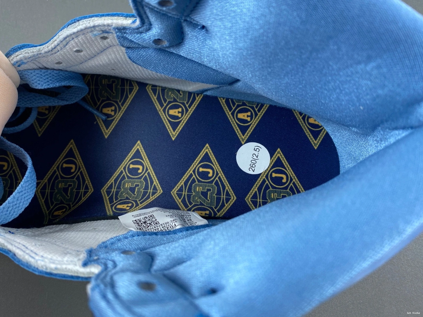 First Flight Air 1 in FD2596-400 Jordan High OG 1101